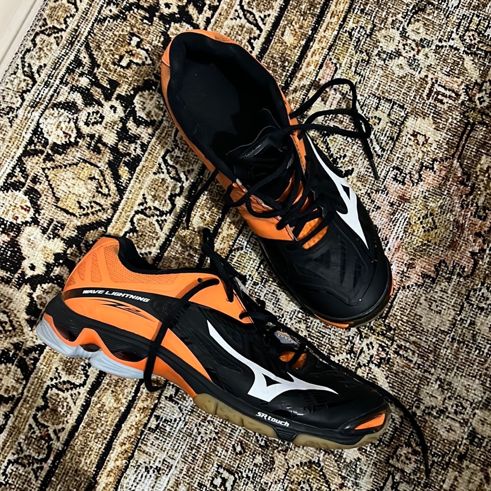 Mens Mizuno wave tennis shoe size 9 excellent condition